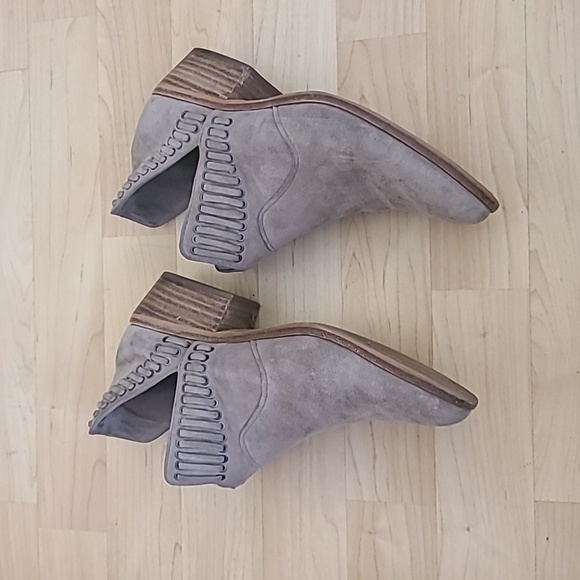 Vince Camuto Grey Suede Pevista Ankle Booties Size 7.5 - Picture 5 of 9